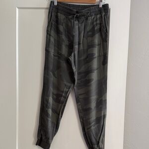 Splendid Dark Camo Joggers